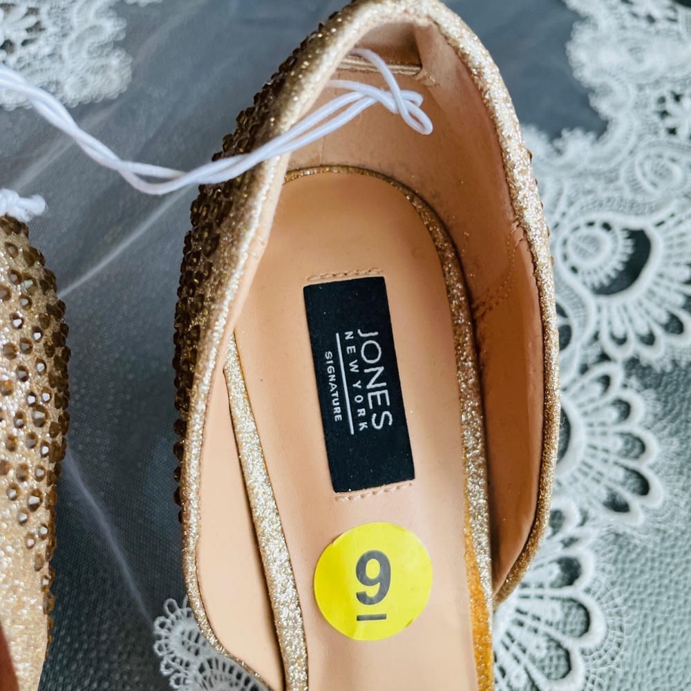 Jones New York Gold Women's Shoes - Picture 4 of 4